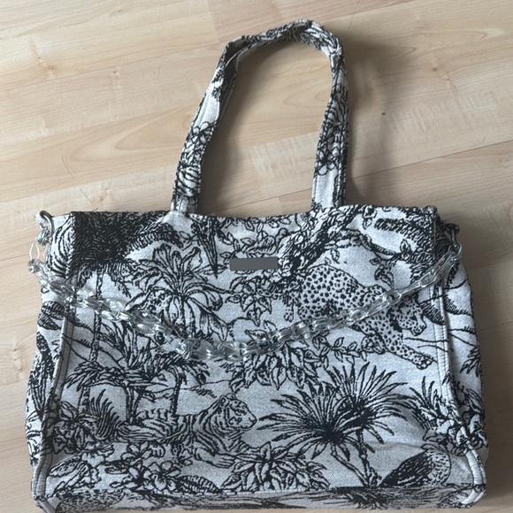 Handbags - Elegant Black and White Tote Bag